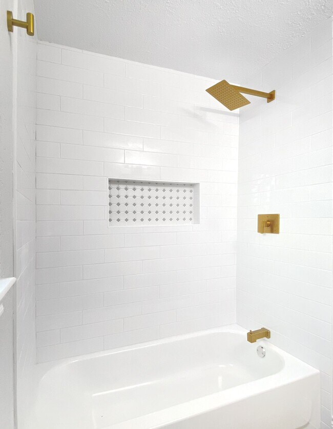 Building Photo - 810 Avenue D