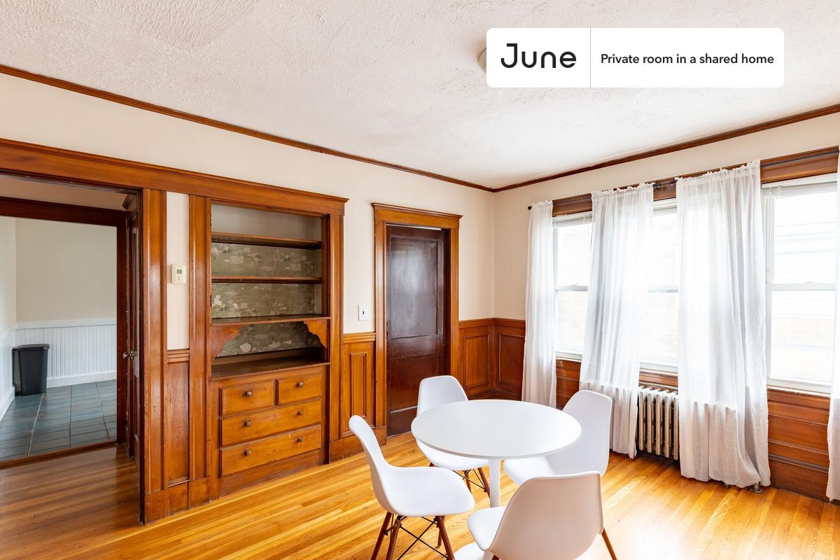 Building Photo - Room in Shared 5 bed/2 bath home