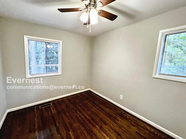 Building Photo - 1116 Lay Dr