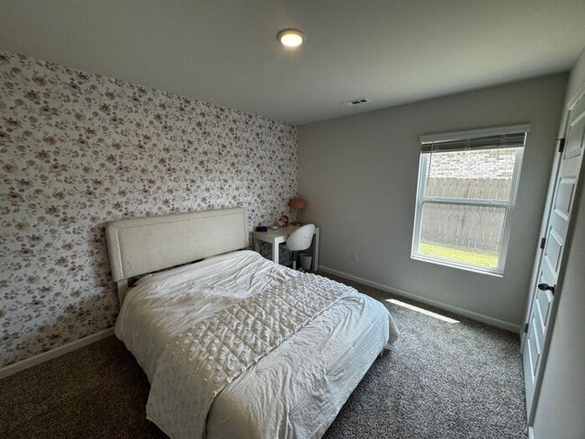 Building Photo - Beautiful 5 bedroom home available for rent