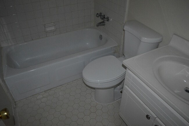 Building Photo - 3856 Jasmine Dr