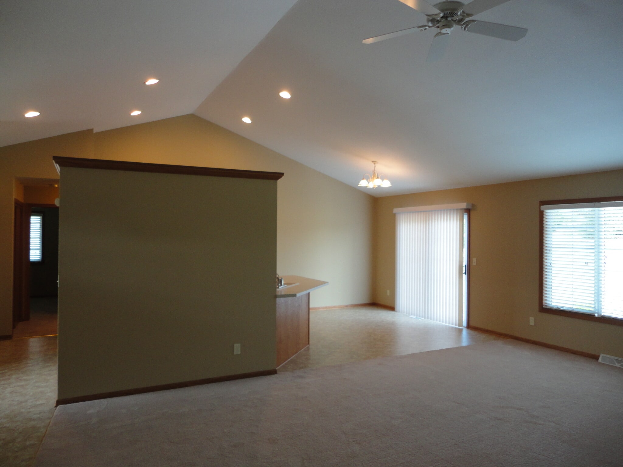 Building Photo - 338 Ponderosa Dr