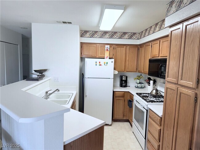 Building Photo - 5415 W Harmon Ave