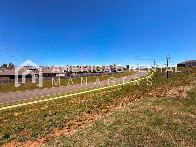 Building Photo - Southern Charm Meets Contemporary Style in Tuscaloosa! Sign a 13-month lease by 5/15/2026 and rec...