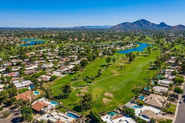 Building Photo - 8070 E Vía Bonita