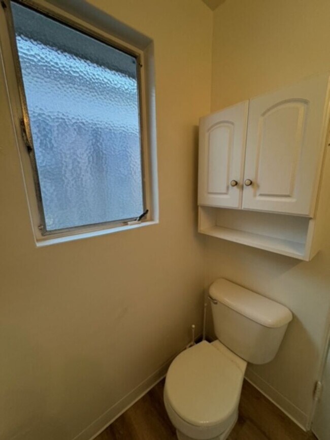 Building Photo - Oliver Ave | Relaxed Coastal Apartments in Pacific Beach – Easy Living Just Blocks from the Ocean!