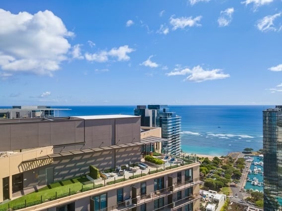 Building Photo - 987 Queen St