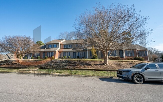 Building Photo - *ONE MONTH FREE* Cozy 1BR, 1BA North Durham Townhome