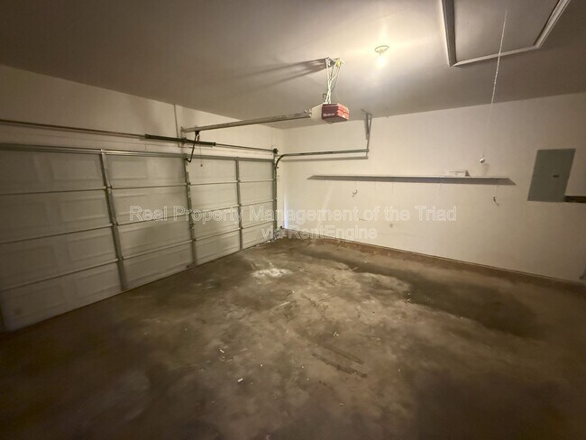 Building Photo - 3802 King Edward Ct