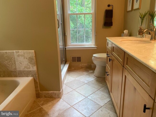 Building Photo - 43 Watertown Ct