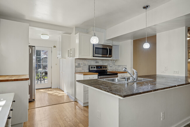 Kitchen Entrance - 808 E St