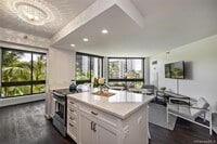 Building Photo - 1 bedroom, den with murphy bed, 1 cov parking, tropical grounds with pool, tennis courts +++++++