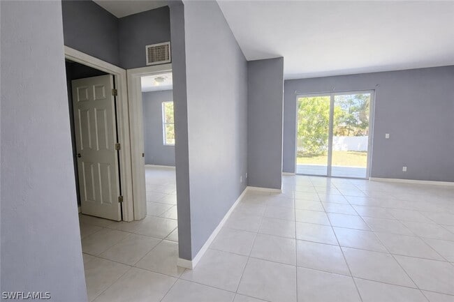 Building Photo - 2502 10th St W