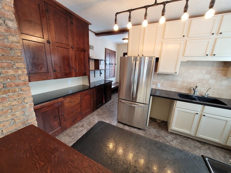 Kitchen - 1319 Prairie Ave
