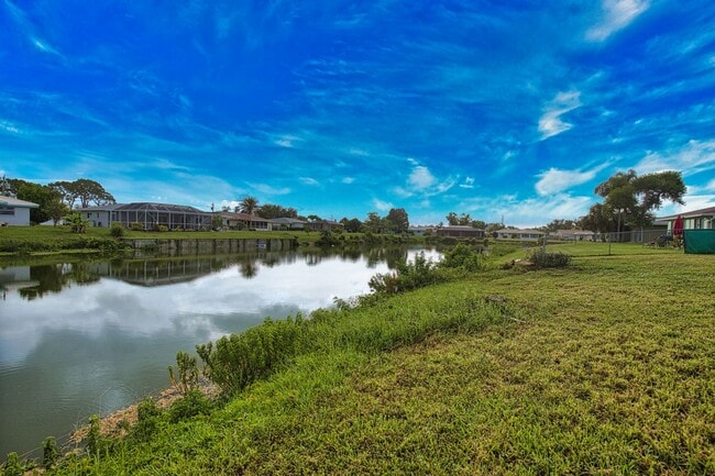 Building Photo - Annual Unfurnished 2 Bedroom 2 Bathroom Single Family Home in Venice Gardens with Water View!