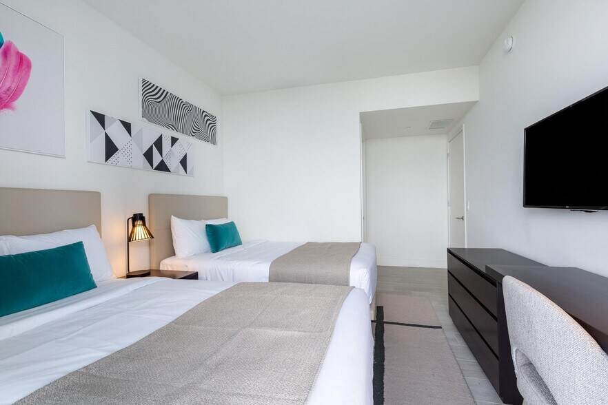 Building Photo - 2723 Hallandale Beach Blvd