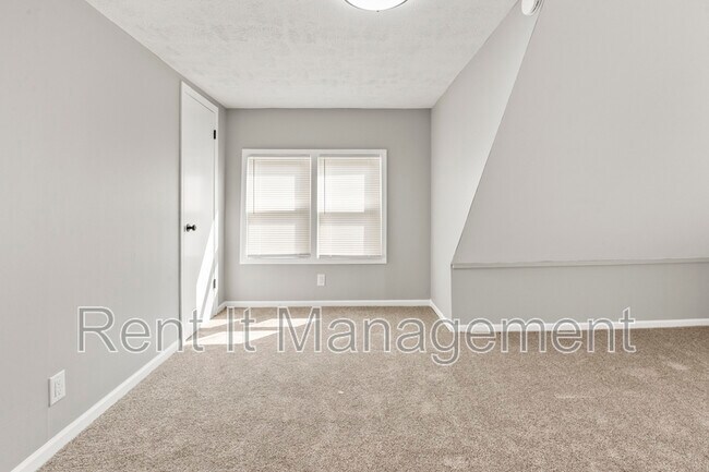 Building Photo - 3042 Cottage Grove Ave