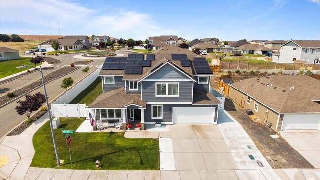 Building Photo - Small Town Charm with Big City Benefits