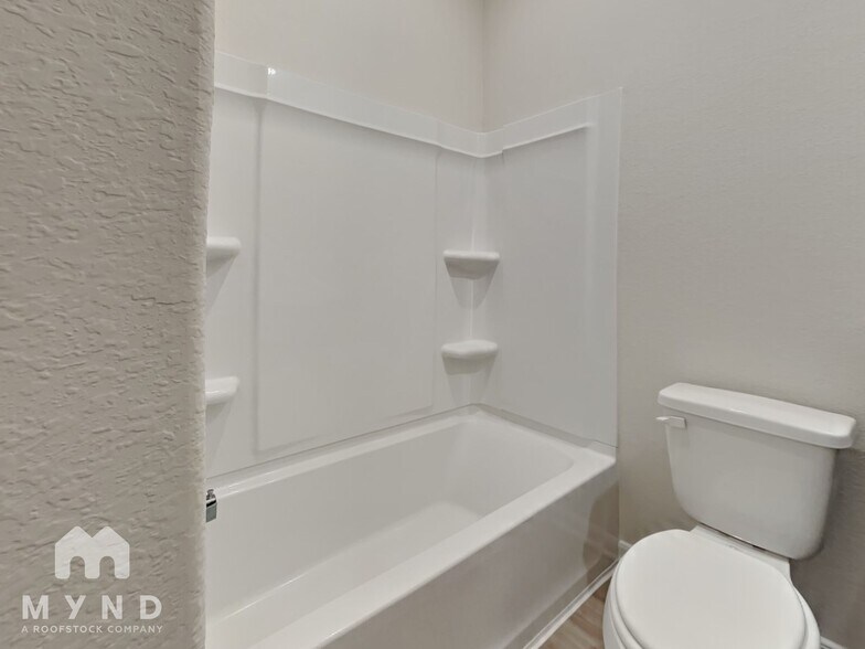 Building Photo - 15419 Maple Ter Dr