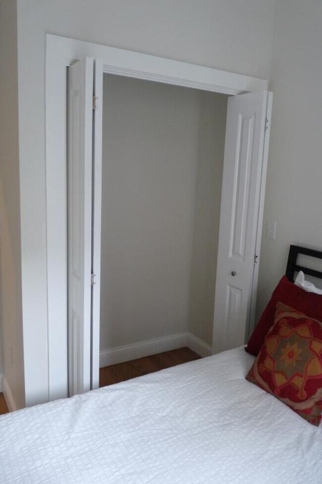 Building Photo - NO FEE!  BROOKLINE VILLAGE 3 BED/1.5 BATH WITH UPDATED KITCHEN, W/D IN UNIT