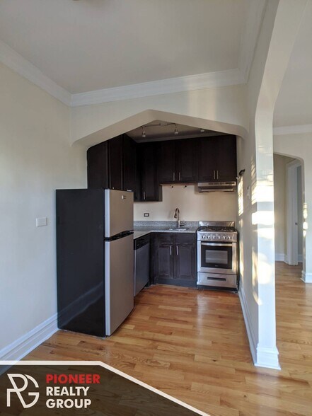 Building Photo - 4635 N Paulina St