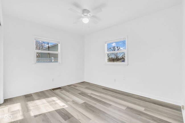 Building Photo - 420 Douglas Dr