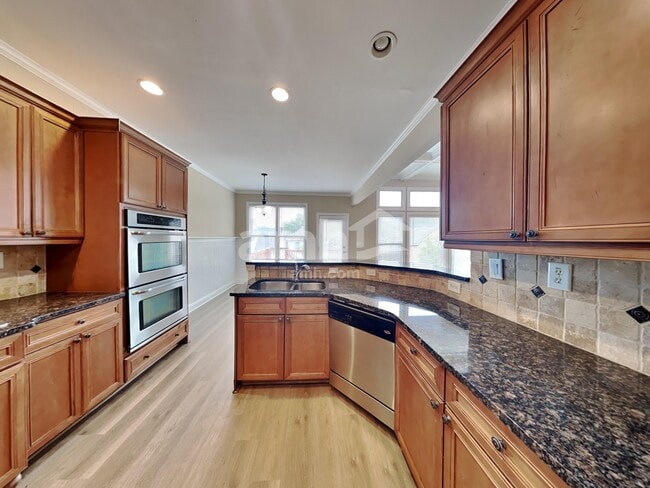 Building Photo - 333 Silver Top Dr SE