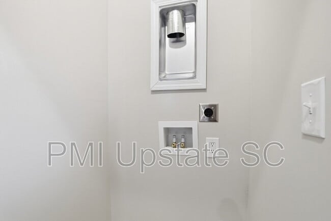 Building Photo - 107 Virginia Ave