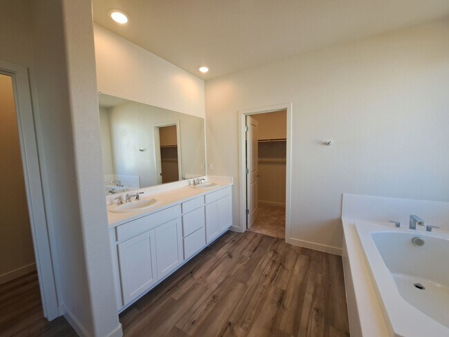 Building Photo - Beautiful, Almost New Home in Monte Verde ...