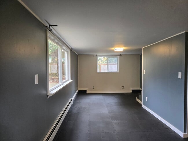 Building Photo - Spacious Single-Story 3 Bed / 2 Bath Home in Federal Way