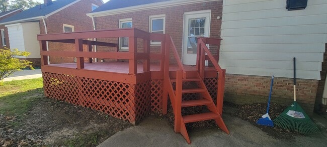 Building Photo - Single 3 bedroom 1 bath home located in Mayfield Hts!