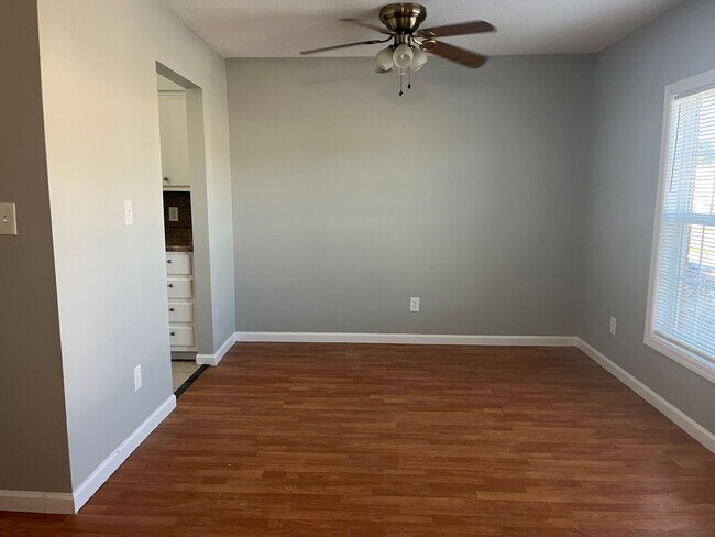 Building Photo - 2213 Jonathan Dr NW