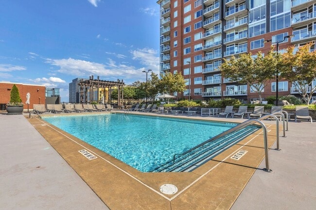 Building Photo - Awesome 1BE/1BA Condo in the Gulch w/2-res...
