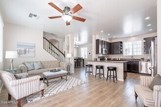 Building Photo - 445 W Mountain Sage Dr