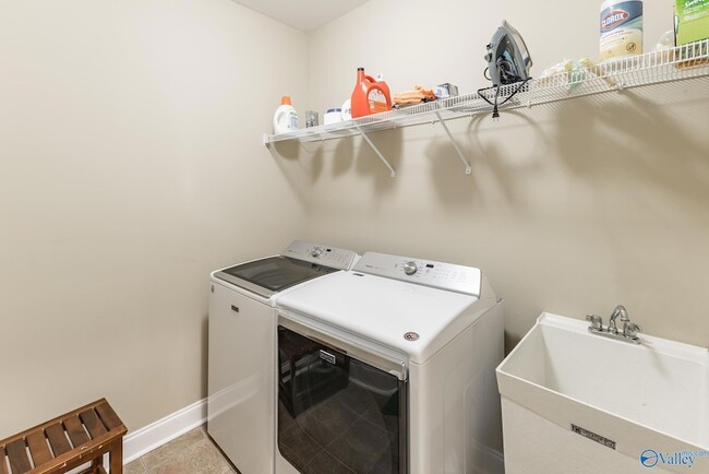 Building Photo - 126 Autumn Wind Dr