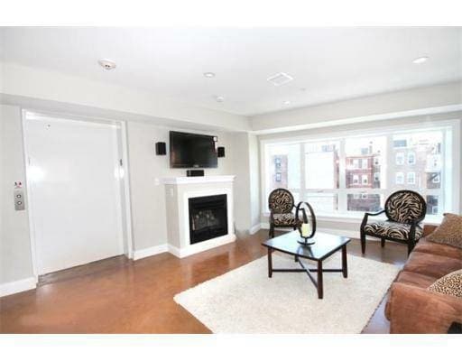 Building Photo - 9 N Margin St