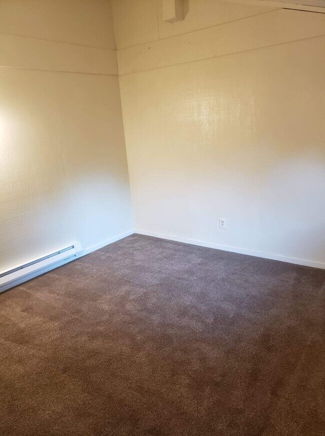 Building Photo - Move in Ready 1 Bed/1Bath in Clearwood with detached 2 car garage!