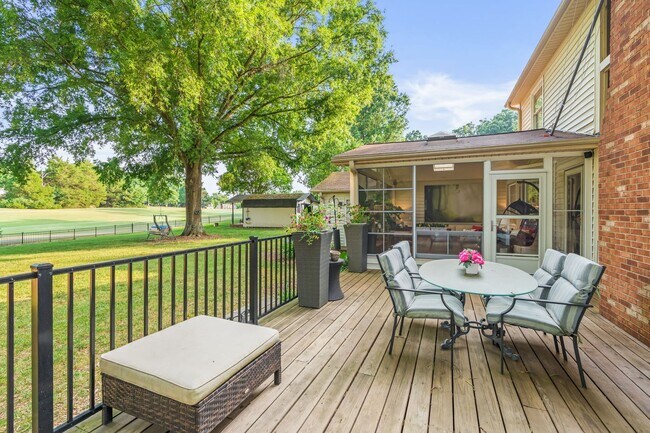 Building Photo - 4BR Golf Course Home in Bermuda Run with EV Charger