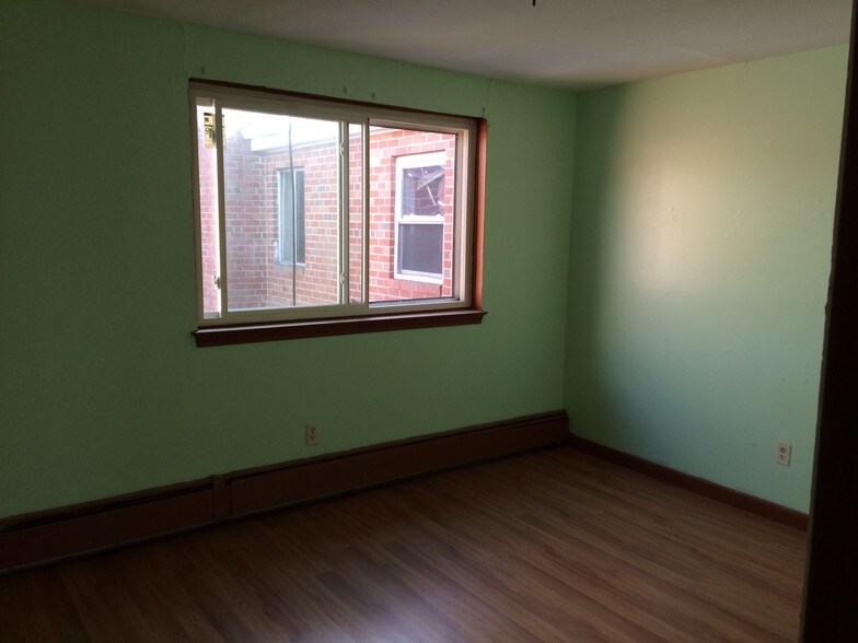 Building Photo - 6 Bell Ct