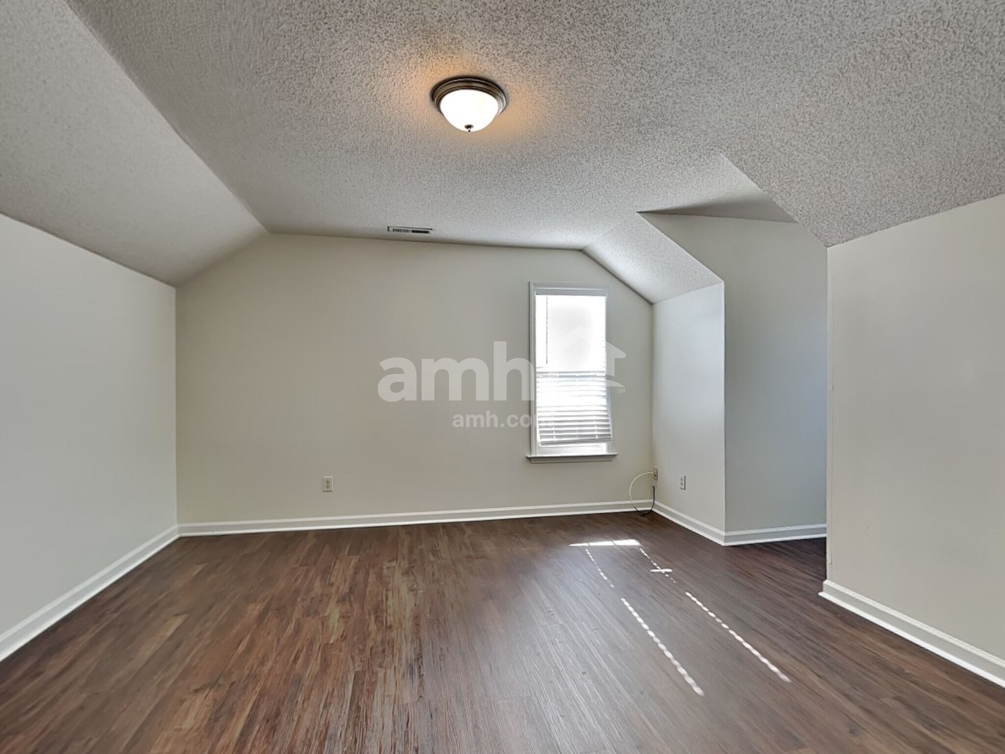Building Photo - 5320 Sahalee Way