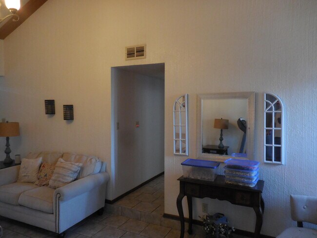 Building Photo - 11448 Lake Alice Dr