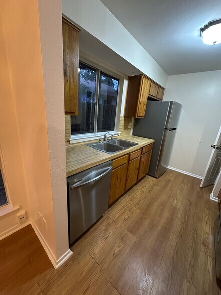 Building Photo - 4504 Dorsett Oaks Cir