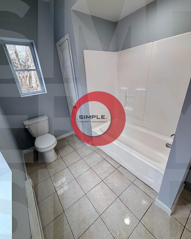 Building Photo - 113 W Elm St