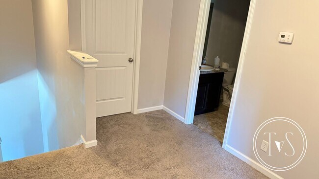 Building Photo - SPRING MOVE-IN SPECIAL and RATE DROP ALERT...