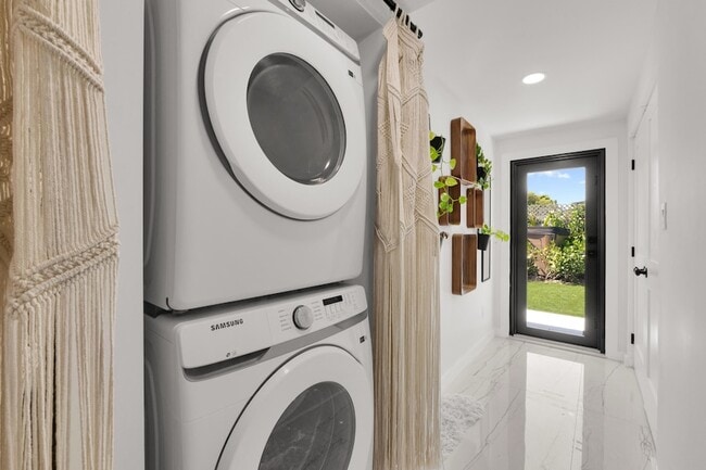 Building Photo - 1433 NE 53rd Ct