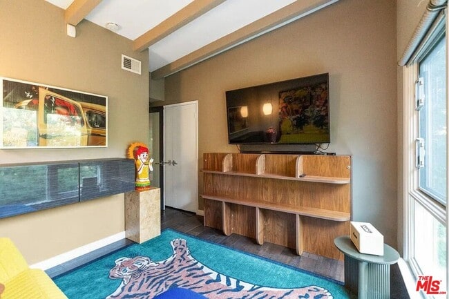 Building Photo - 8581 Appian Way