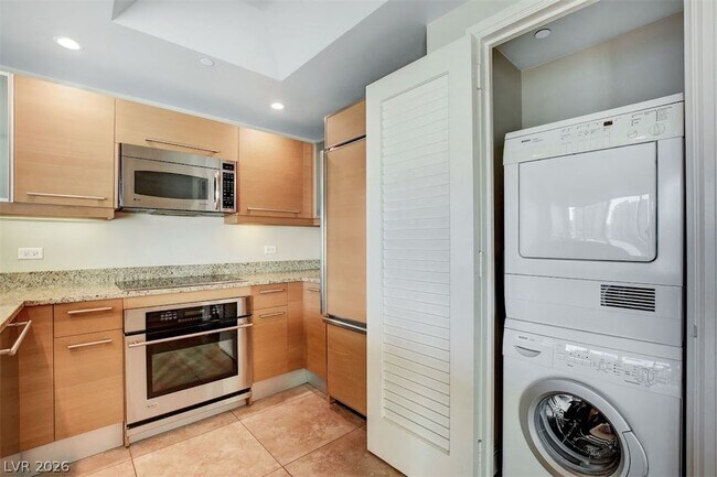 Building Photo - 222 Karen Ave