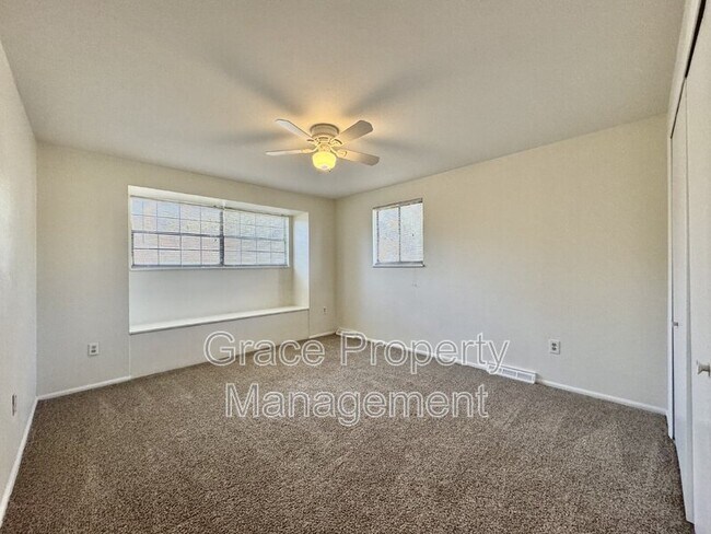 Building Photo - 5728 S Kenton St