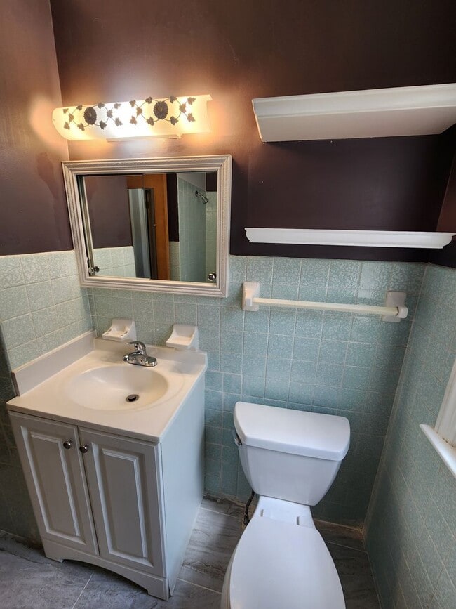 Building Photo - Beautiful 3 Bedroom Home For Rent