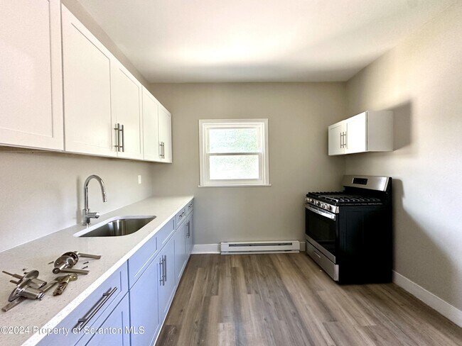 Building Photo - 114 S Lincoln Ave